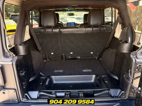 Used 2017 Jeep Wrangler Unlimited Sahara w/ Dual Top Group AWD/4WD image 29