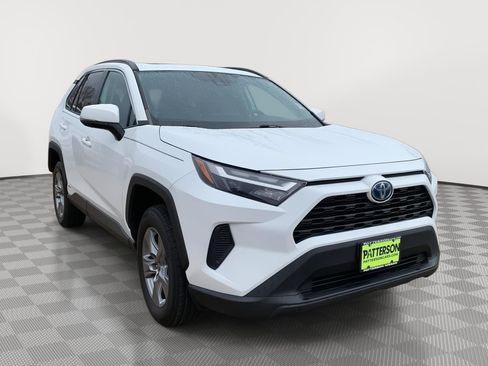 Used 2022 Toyota RAV4 XLE image 1