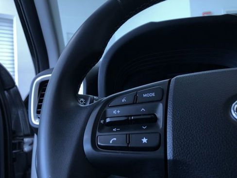 Used 2025 Hyundai Venue SEL image 26