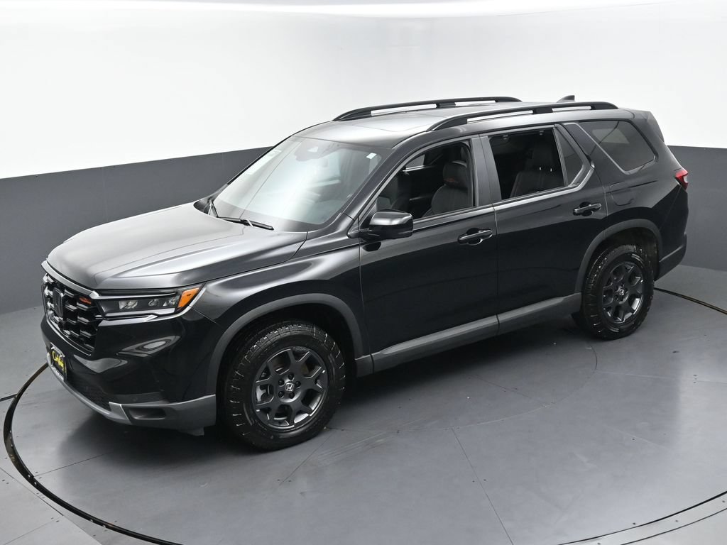 Used 2025 Honda Pilot TrailSport image 42