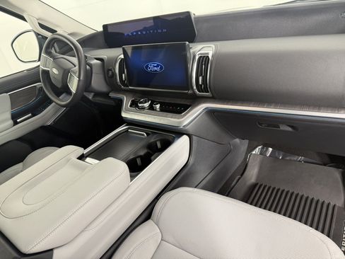 Certified 2026 Ford Expedition Max Platinum w/ Platinum Ultimate Package AWD/4WD image 11
