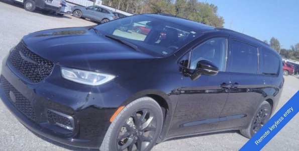 Used 2025 Chrysler Pacifica Limited FWD image 8