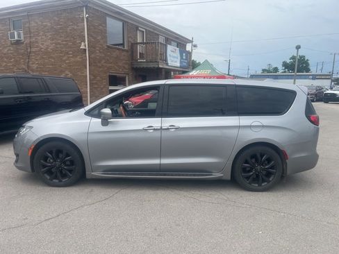 Used 2019 Chrysler Pacifica Touring Plus w/ Advanced Safetytec Group FWD image 1
