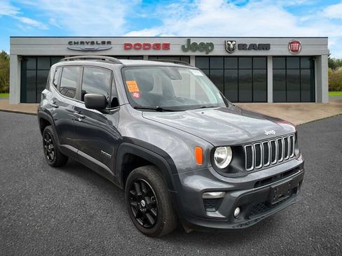 Used 2022 Jeep Renegade Latitude w/ Convenience Group AWD/4WD image 2