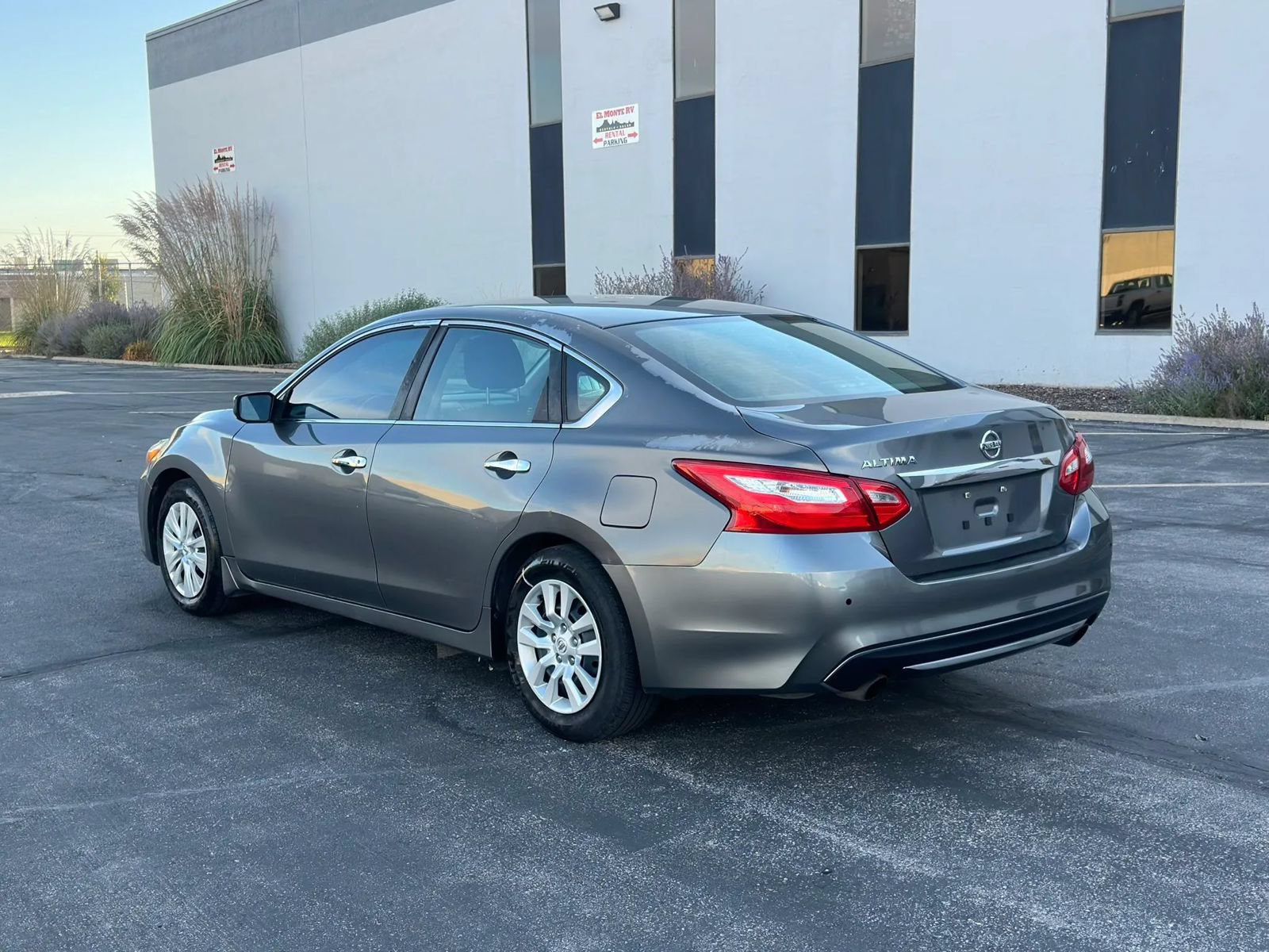 Used 2016 Nissan Altima 2.5 S w/ Power Driver Seat Package FWD image 3