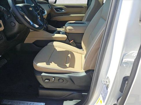 Used 2024 Chevrolet Suburban Premier w/ Premium Package RWD image 15