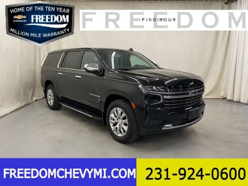 Used 2022 Chevrolet Suburban LT AWD/4WD image 1