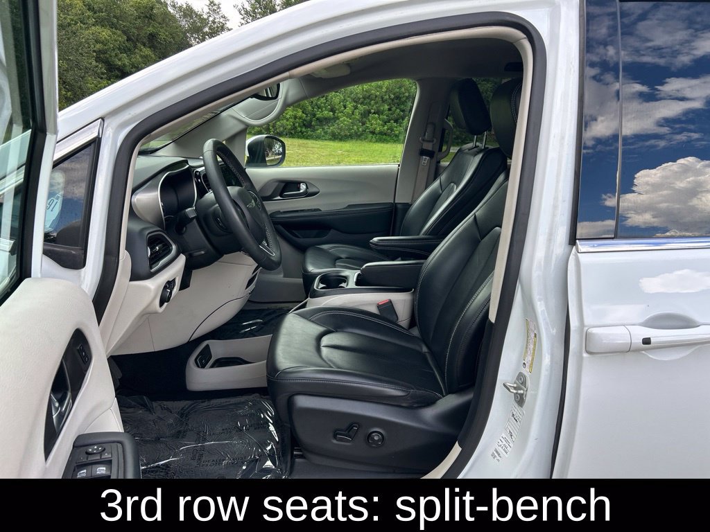 Used 2023 Chrysler Pacifica Touring-L FWD image 15
