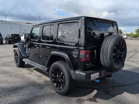 Used 2024 Jeep Wrangler Unlimited Sahara w/ Technology Group AWD/4WD image 7