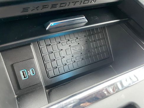 Used 2024 Ford Expedition XLT AWD/4WD image 13