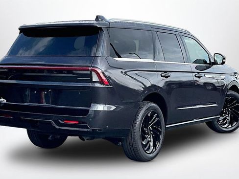 Used 2025 Lincoln Navigator Reserve AWD/4WD image 6