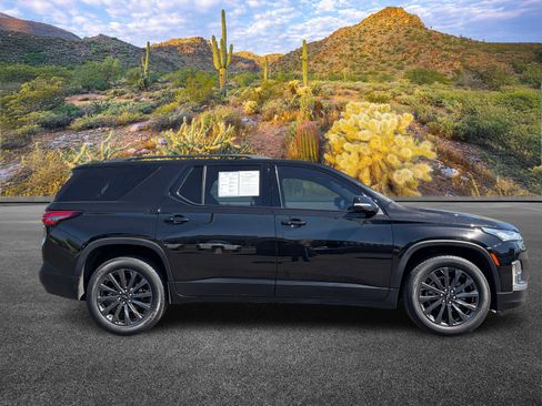 Used 2023 Chevrolet Traverse RS image 3