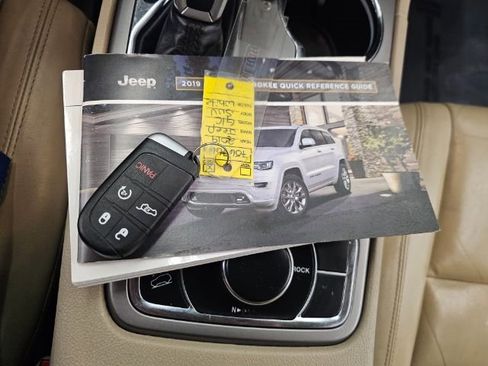 Used 2019 Jeep Grand Cherokee Limited image 22