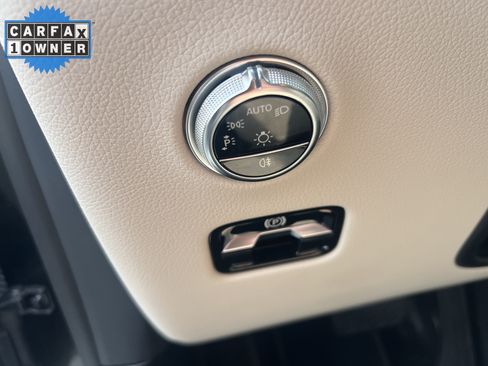 Certified 2024 Mercedes-Benz GLC 300 image 17