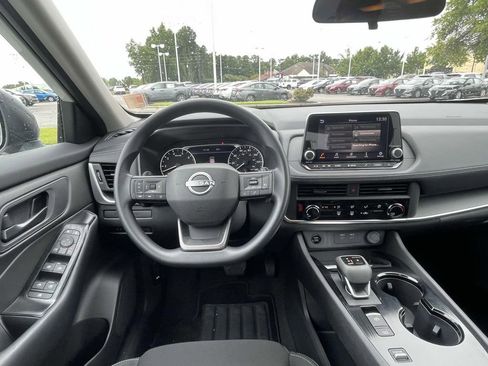 Used 2025 Nissan Rogue S image 12