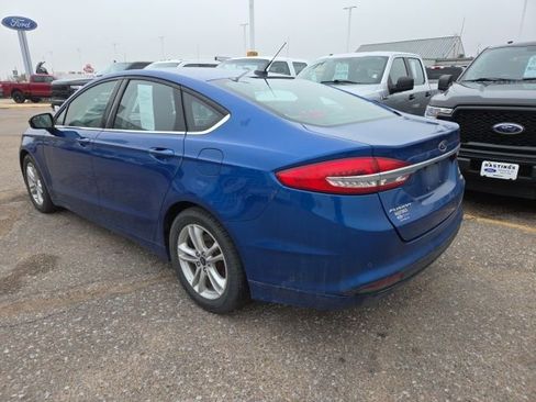 Used 2018 Ford Fusion SE w/ Fusion SE Technology Package image 3