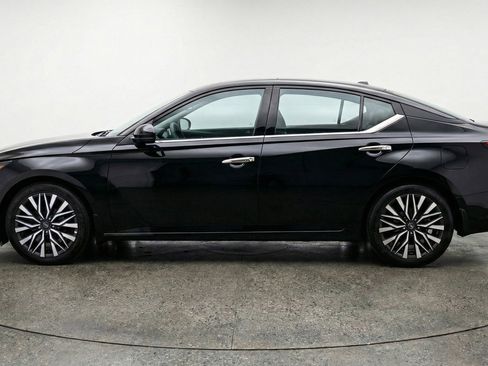 Used 2025 Nissan Altima 2.5 SV image 5