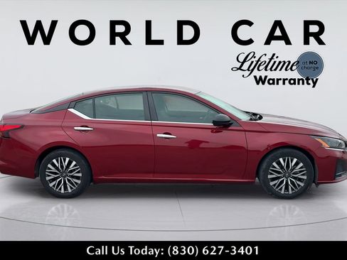 Used 2024 Nissan Altima 2.5 SV FWD image 8