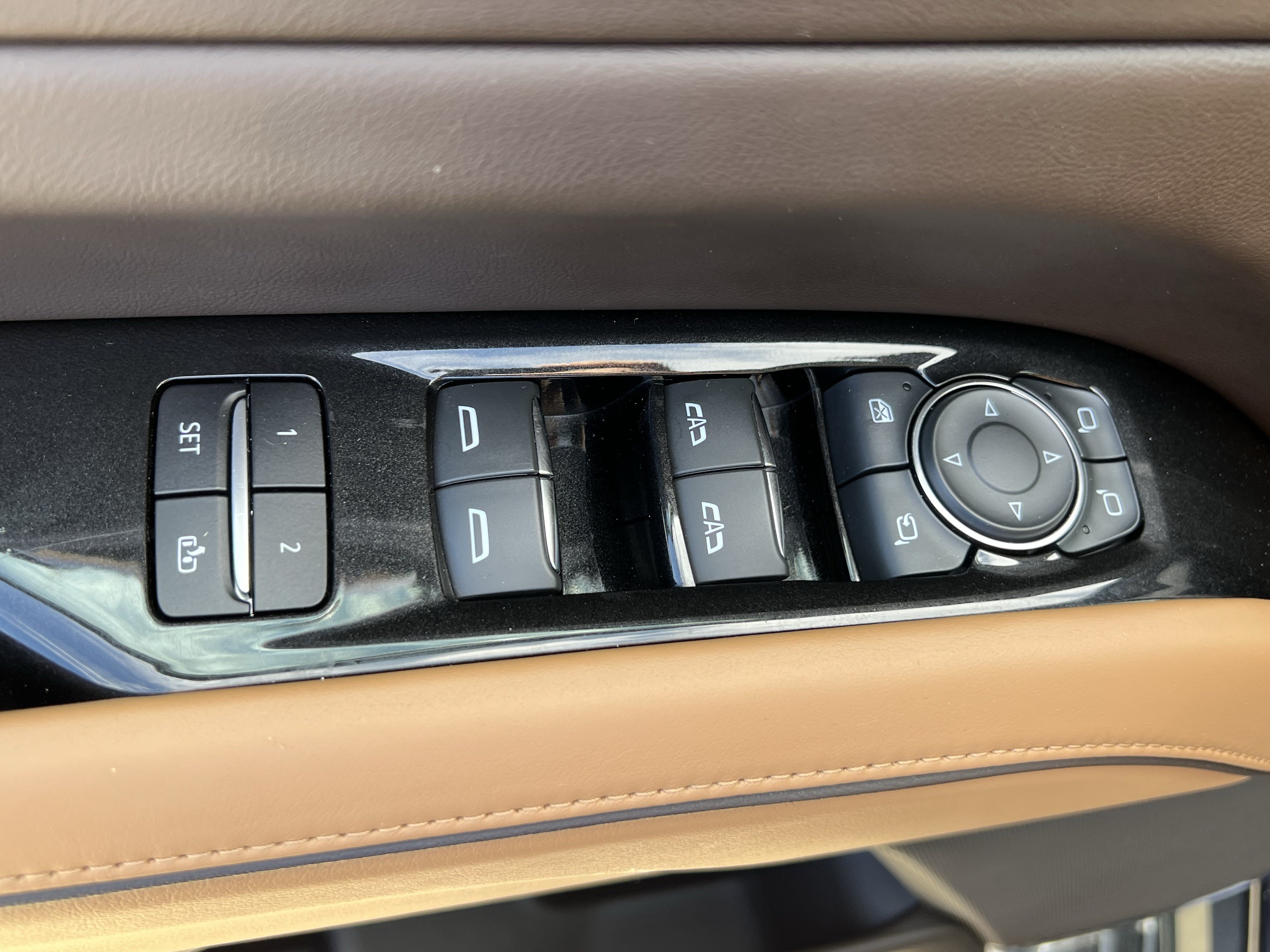Used 2023 Cadillac Escalade Premium Luxury w/ LPO, Illumination Package AWD/4WD image 15