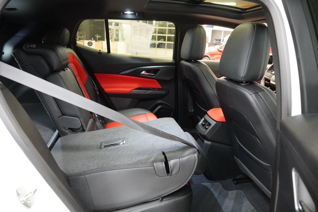 Used 2024 Chevrolet Equinox EV RS AWD/4WD image 34