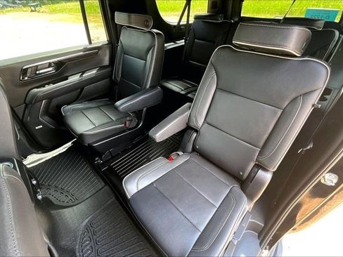 Used 2025 Chevrolet Suburban Premier w/ Sun And Tow Package AWD/4WD image 22