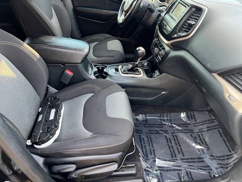 Used 2016 Jeep Cherokee Sport w/ Cold Weather Group AWD/4WD image 25