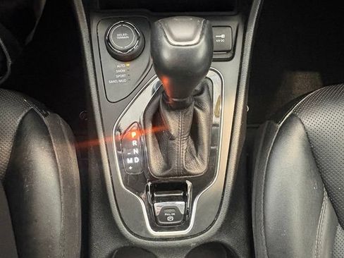 Used 2022 Jeep Cherokee Limited AWD/4WD image 22