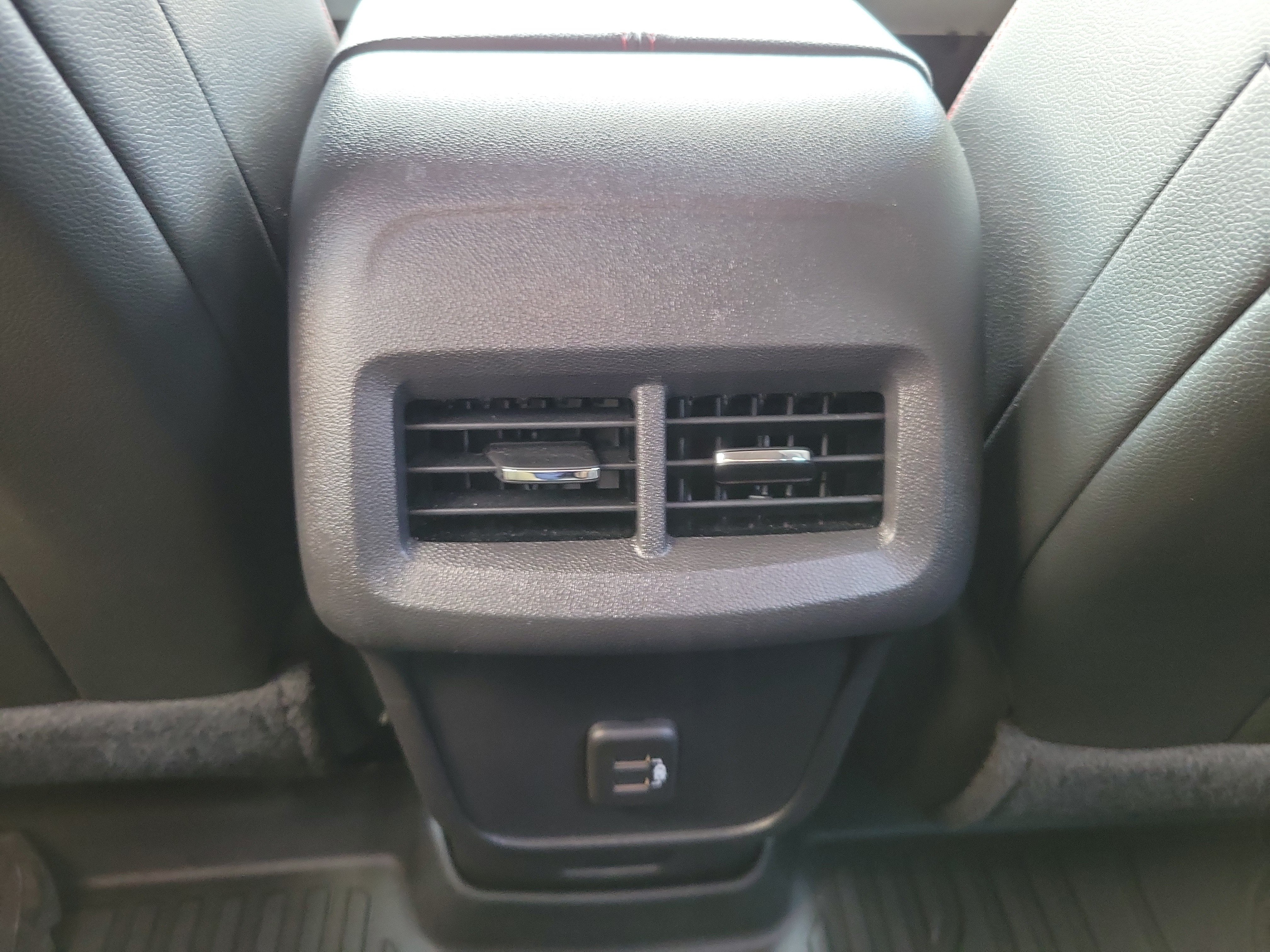 Used 2024 Chevrolet Equinox RS w/ RS Leather Package FWD image 11