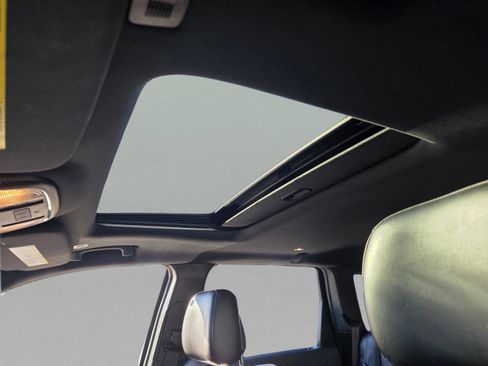 Used 2017 Jeep Grand Cherokee Limited image 12