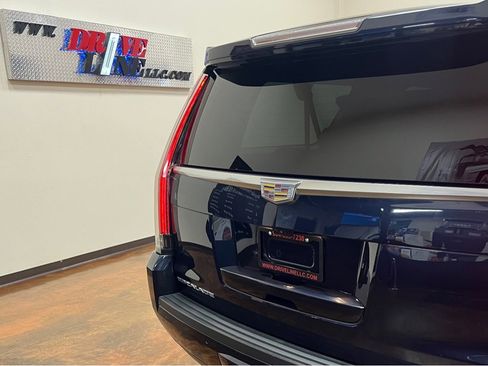 Used 2018 Cadillac Escalade ESV Premium Luxury AWD/4WD image 9
