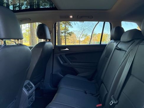 Used 2020 Volkswagen Tiguan SEL image 21