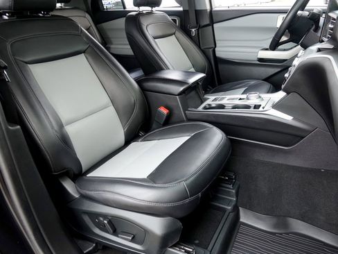 Used 2023 Ford Explorer XLT w/ Equipment Group 202A image 8