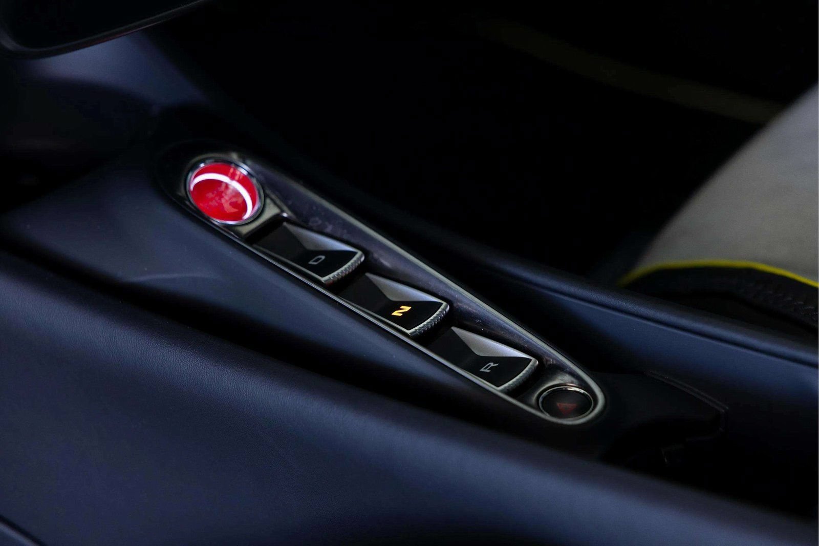 Used 2023 McLaren Artura RWD image 21