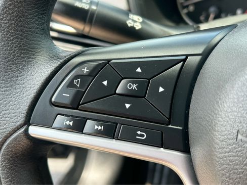 Used 2025 Nissan Altima 2.5 SV FWD image 19