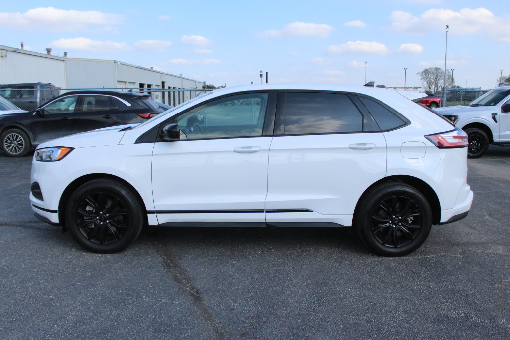 Used 2023 Ford Edge SE w/ Black Appearance Package AWD/4WD image 3