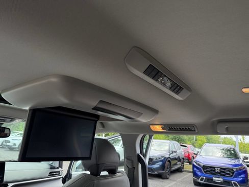 Used 2023 Toyota Sienna Limited AWD/4WD image 27