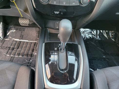 Used 2015 Nissan Rogue S FWD image 31
