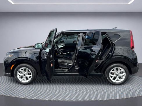 Used 2022 Kia Soul LX w/ Technology Package FWD image 11