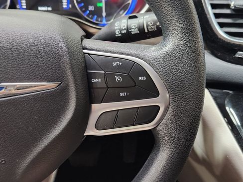Used 2018 Chrysler Pacifica Touring Plus FWD image 50