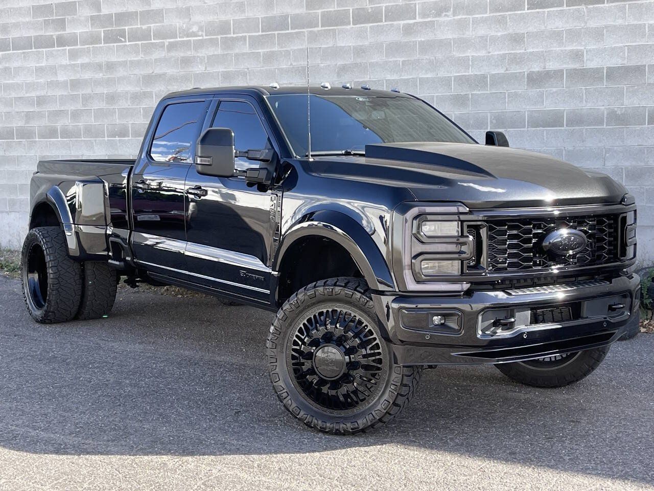 Used 2024 Ford F450 Platinum AWD/4WD image 1