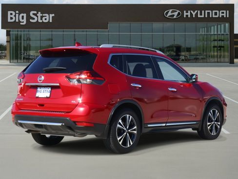 Used 2017 Nissan Rogue SL w/ SL Premium Package image 4