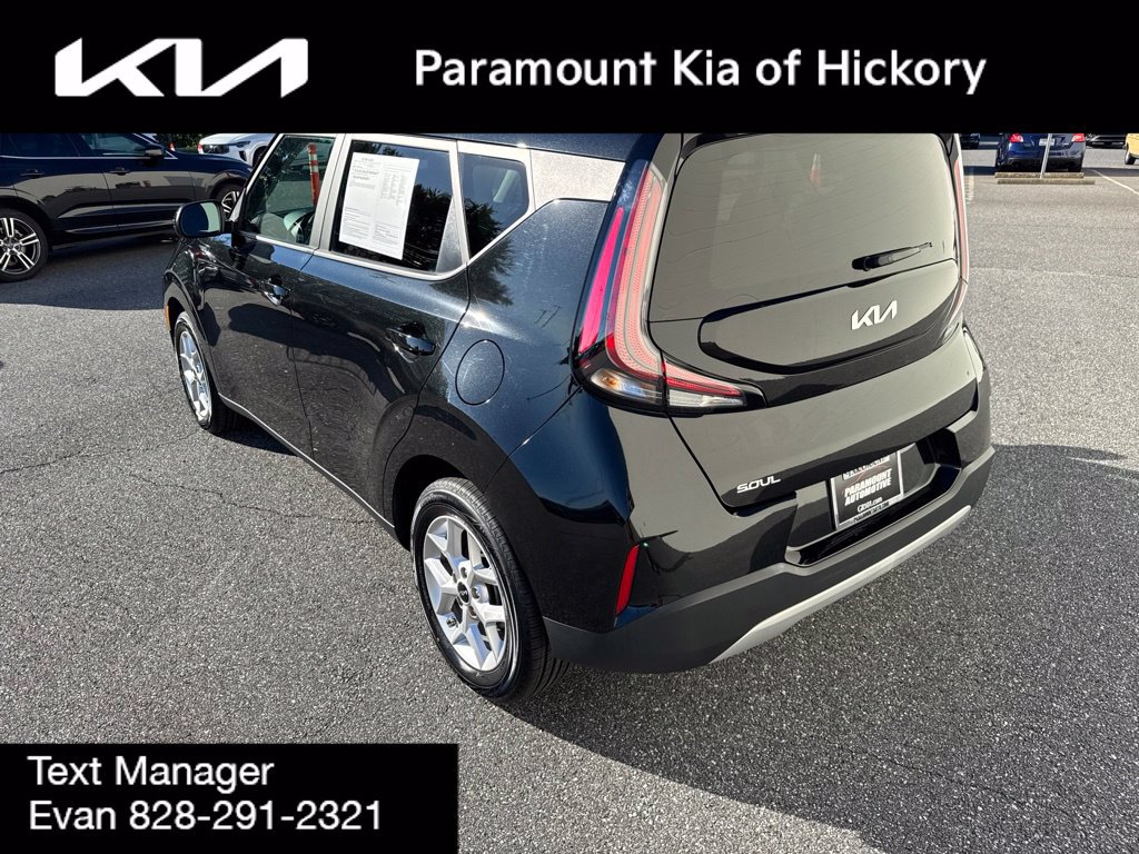 Used 2025 Kia Soul LX w/ LX Technology Package FWD image 5
