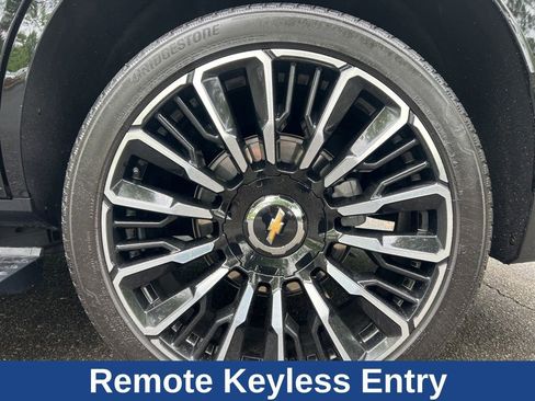 Used 2025 Chevrolet Tahoe High Country AWD/4WD image 9