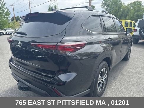 Used 2025 Toyota Highlander XLE AWD/4WD image 8