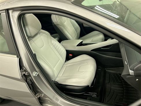 Used 2023 Hyundai Elantra Limited w/ Preferred Accessory Package image 24