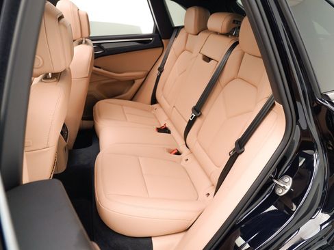Certified 2026 Porsche Macan AWD/4WD image 27