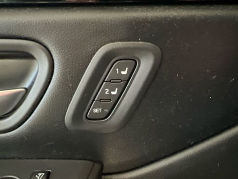 Used 2025 Honda Pilot TrailSport image 13