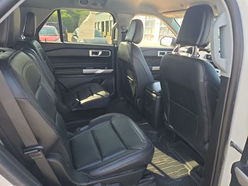Used 2023 Ford Explorer XLT w/ Equipment Group 202A AWD/4WD image 13