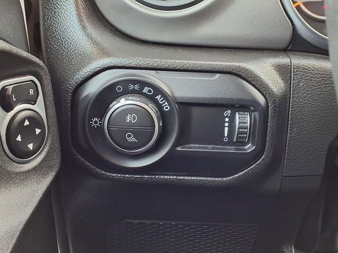 Used 2023 Jeep Gladiator Sport image 16