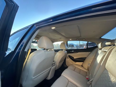 Used 2017 Nissan Maxima Platinum image 7